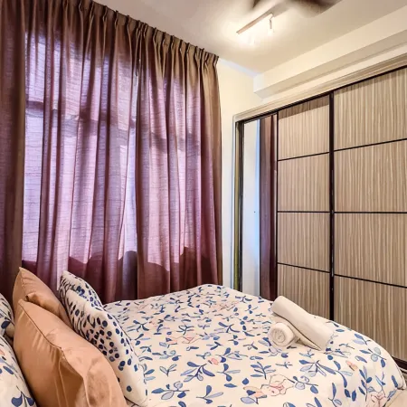 Cozy Spacious Home w/ 2 BR @ SKS Habitat Larkin JB Отели рядом с достопримечательностью «Автостанция Ларкин-Сентрал»