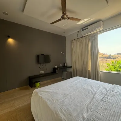 Zestin Hill Resort Lonavala Các khách sạn gần Hang Karla