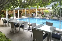 Fiji Gateway Hotel - Pools