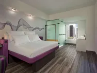 Yotel Miami Hotels near Frost Science