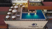 DoubleTree by Hilton Celaya - Pools