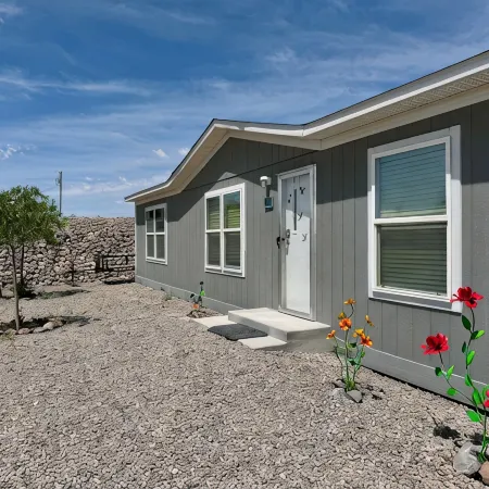 Spacious 4Br, 2BA, Near Lake, Golf Course, and Hot Springs!