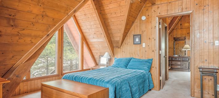 Charming Updated 3-bedroom Chalet with Deck; Small dogs welcome! Hotels in Angel Fire