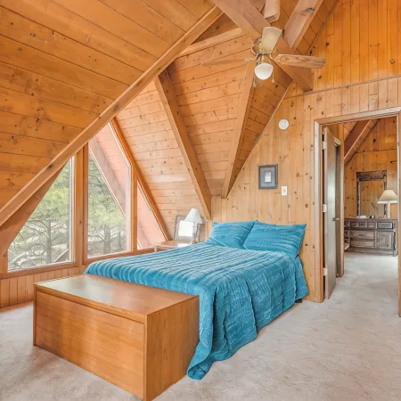 Charming Updated 3-bedroom Chalet with Deck; Small dogs welcome!