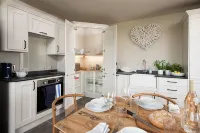 Gregor's Cottage: Best coastal view, luxury inside - 4-Star