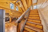 Real Log Cabin w/ Trout Pond close to Mcaffee Knob, Dragons tooth, Tinker Cliffs