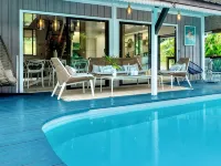 Villa fully equipped, for 8, swimming pool, 4 air-conditioned bedrooms Hotels in Paopao