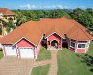 2 Villas in Jamaica-22 guests-Fully staffed Hotels in 