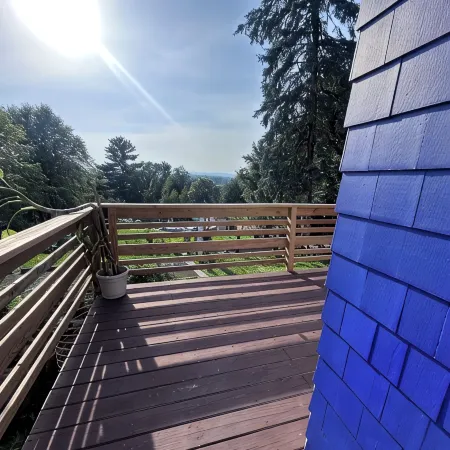 Rustic-chic carriage house with WiFi, AC and breath taking views