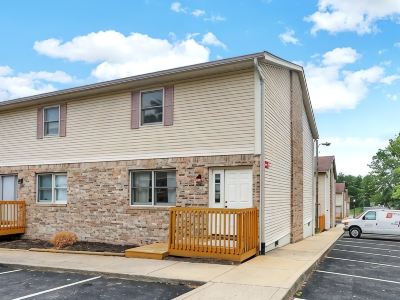 Completely Remodeled 3-bedroom condo in superb Bloomington! Enjoy your stay