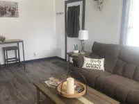 Charming 2-bedroom apartment with WiFi, AC in Wabash. Hotels in Wabash