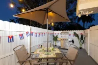 Havana Nights Honeymoon: King Bed, Sofabed, Patio & Wi-Fi – Book Your Escape!