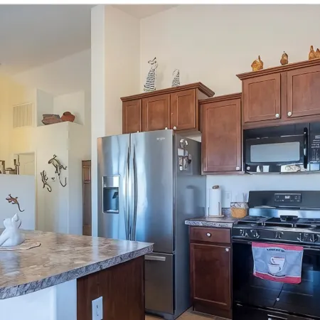Newer home with 2 car garage less than 30 minutes from Tucson airport