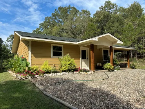 Shady Pines Cottage; A Charming 2-Bedroom Cottage. Pet-Friendly! - 民泊