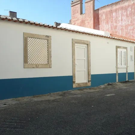 Small and lovelly villa, in the center of Peniche, in a quiet zone, for 5 persons