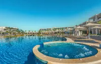 Blue Lagoon Queen - Infinity Pools