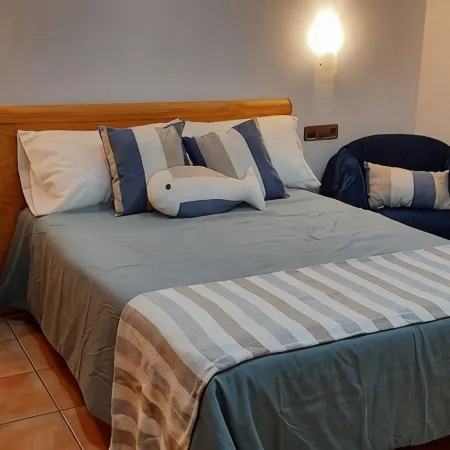 House in a quiet area with views of the old town of Pals