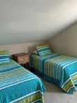 Bandera Bunkhouse on Mason Creek. Casual Hill Country Cabin centrally located. - Chalets