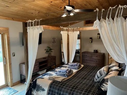 Wonderful cabin tucked in the woods /w Hot tub