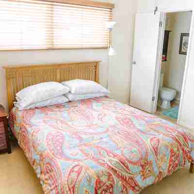 Spacious and conveniently located duplex Rooms
