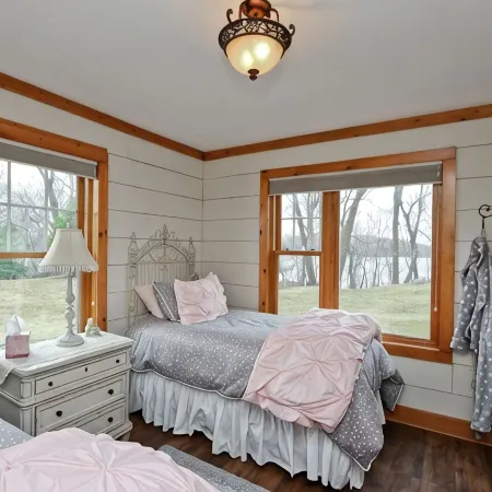 Log Home on Circle Lake - Now with Pickleball Court!