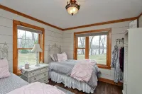 Log Home on Circle Lake - Now with Pickleball Court!