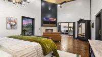 Romancin' the Woods – Modern Farmhouse, Luxury Design, Upscale Amenities