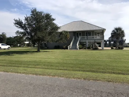 200 feet on the water with boat house!!! - 3 estrellas