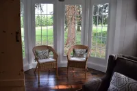 The Sycamore Cottage located in the Amish Country. Minutes to local attractions - Homestays