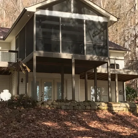 Beautiful Lake Front- Dock, Screened Porch, Clemson, Hiking, Kayaks, 5 Bedroom