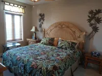 NEW! Waterfront 2 BR, 2 BA on Steinhatchee River, private boat slip,WiFi, dog ok