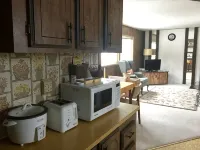 Private Beach Access Trail, peaceful wooded setting - sleeps 3 - Beach