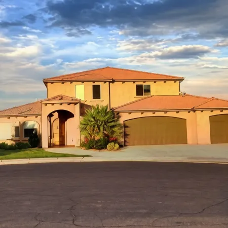 PRIVATE POOL 34'x18', 25 Minutes to Zion,  Playset for Kids, 7 bdrm, sleeps 32