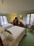 Vintage Charm With Modern Amenities With Mountain Views