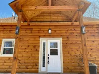 Log Cabin across from ski Wentworth, with outdoor fire pit and BBQ - Wifi