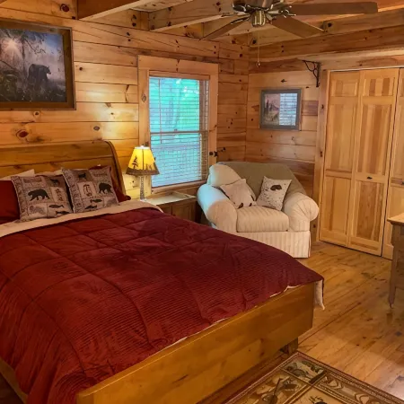 Secluded & Cozy Log Cabin w/Expansive Deck Views