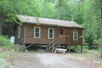 Bower Cabin- Cabin in woods on a remote pond, Romantic getaway, Green living! - Alphydda