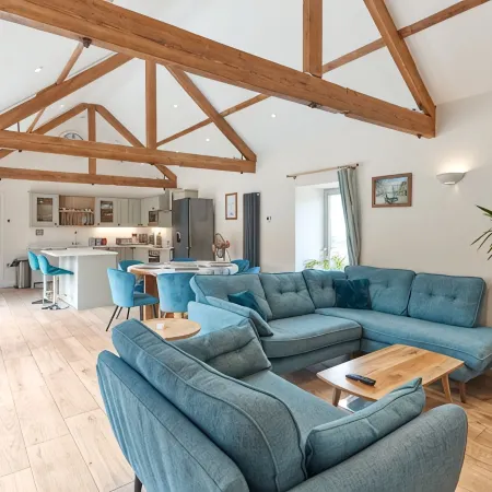 Luxury 3-Bed Cotswolds Barn for Families & Friends