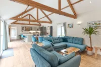 Luxury 3-Bed Cotswolds Barn for Families & Friends