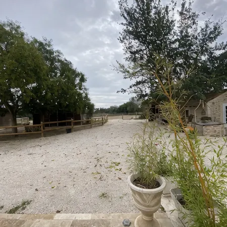 Gite Champêtre de Caractère au Mas Arnaud Équipée D'un Spa,et Accès à la Piscine