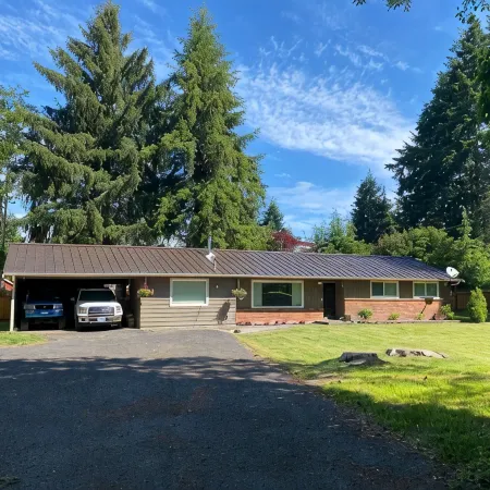 Cozy, 3 bedroom home- ideal for couples or families