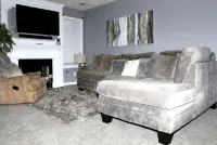 Comfortable 4 bedroom 10 min from Airport & Downtown