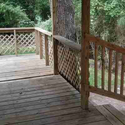 Clean and Cozy Creekside Home Others