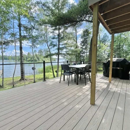 Lakefront Cabin with tons of trails!