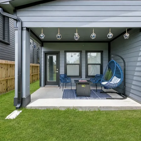 Contemporary-3 Bedroom-Rooftop in the Heart of Downtown Conroe