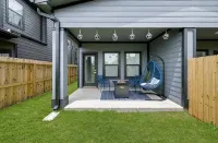 Contemporary-3 Bedroom-Rooftop in the Heart of Downtown Conroe