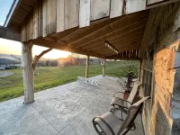 Wooden Head Cabin Early1800's Log Cabin with a View and Modern Amenities - Chalets