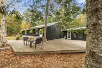 Peaceful Riverfront Cabin on 43 Private Acres -  Privatzimmer