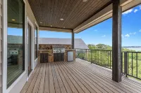 “WATERS-EDGE” A WATERFRONT home! Hot Tub!! VIEWS!!! - Butik