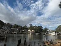 Teal Bay Getaway- Waterfront, 2 Masters, Pet Friendly, 5+ Bedrooms, Sleeps 17+ - WiFi